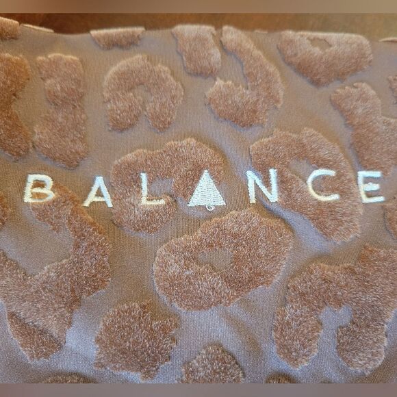 Balance Athletica leopard print velvet biker shorts Size S - Picture 5 of 6